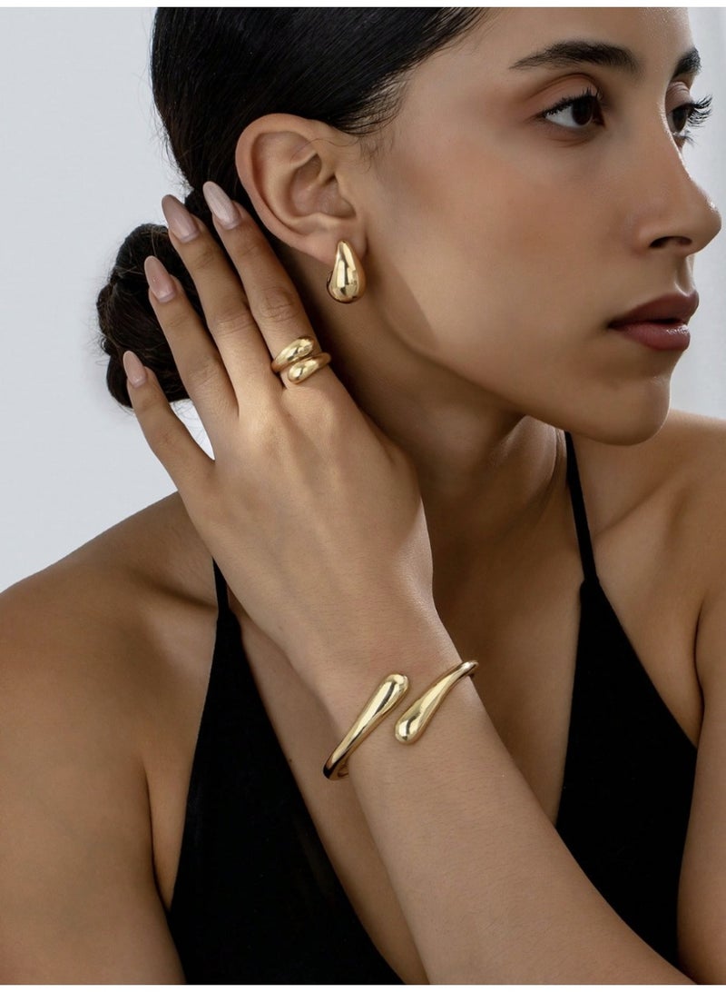 ڤيا مجموعة إكسسورات فاخرة مكونة من أربع قطع (سوار + خواتم + أقراط + قلادة) بتصميم قطرة الدمع باللون الذهبي المطفي - Image 3